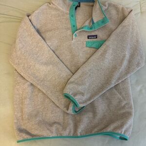 Patagonia Cream Crewneck Sweater with Soft Fleece Texture